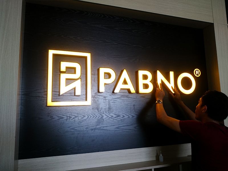 bang hieu chu noi mica cho shop thoi trang 2