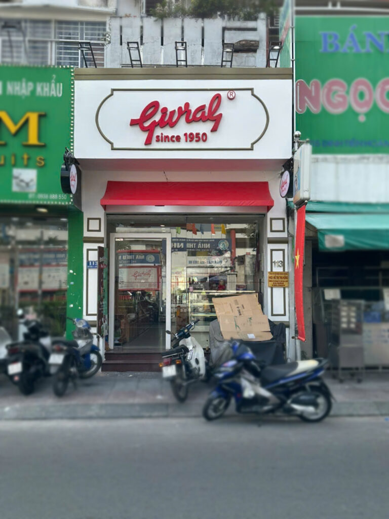 Thi công bảng hiệu hệ thống cửa hàng Givral Bakery 3 bảng hiệu Givral Bakery 0