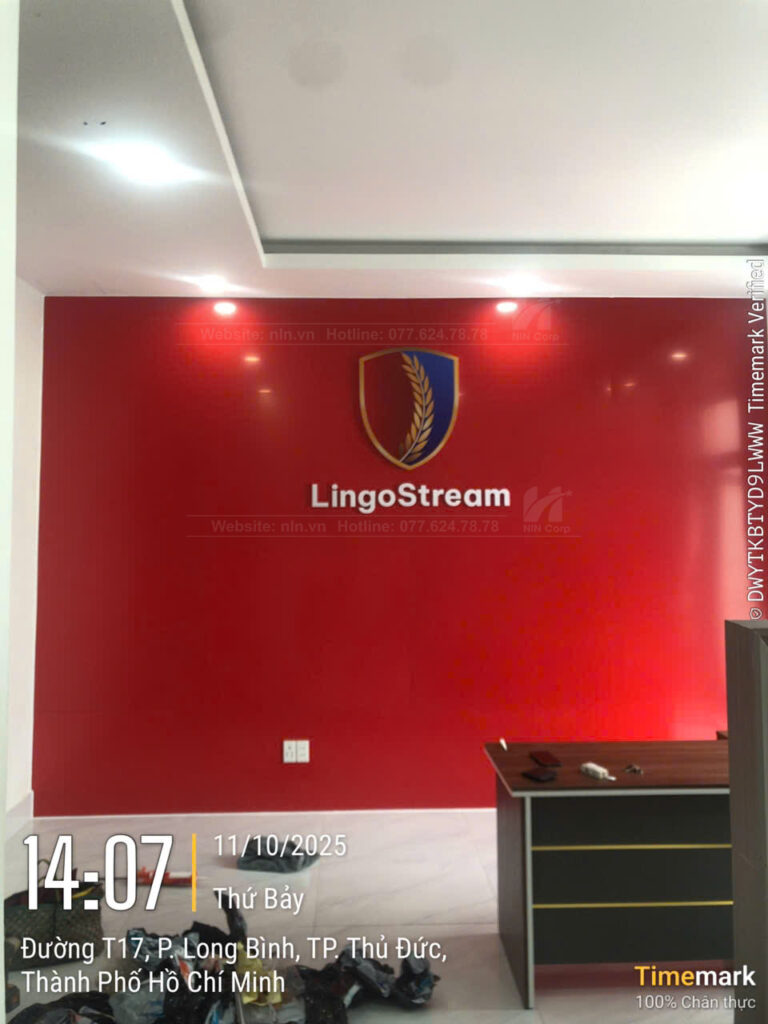 Dự án thi công bảng hiệu Alu chữ nổi mica cho Trung tâm Gia Sư Lingostream – thực hiện bởi NLN CORP, thiết kế hiện đại, sang trọng.